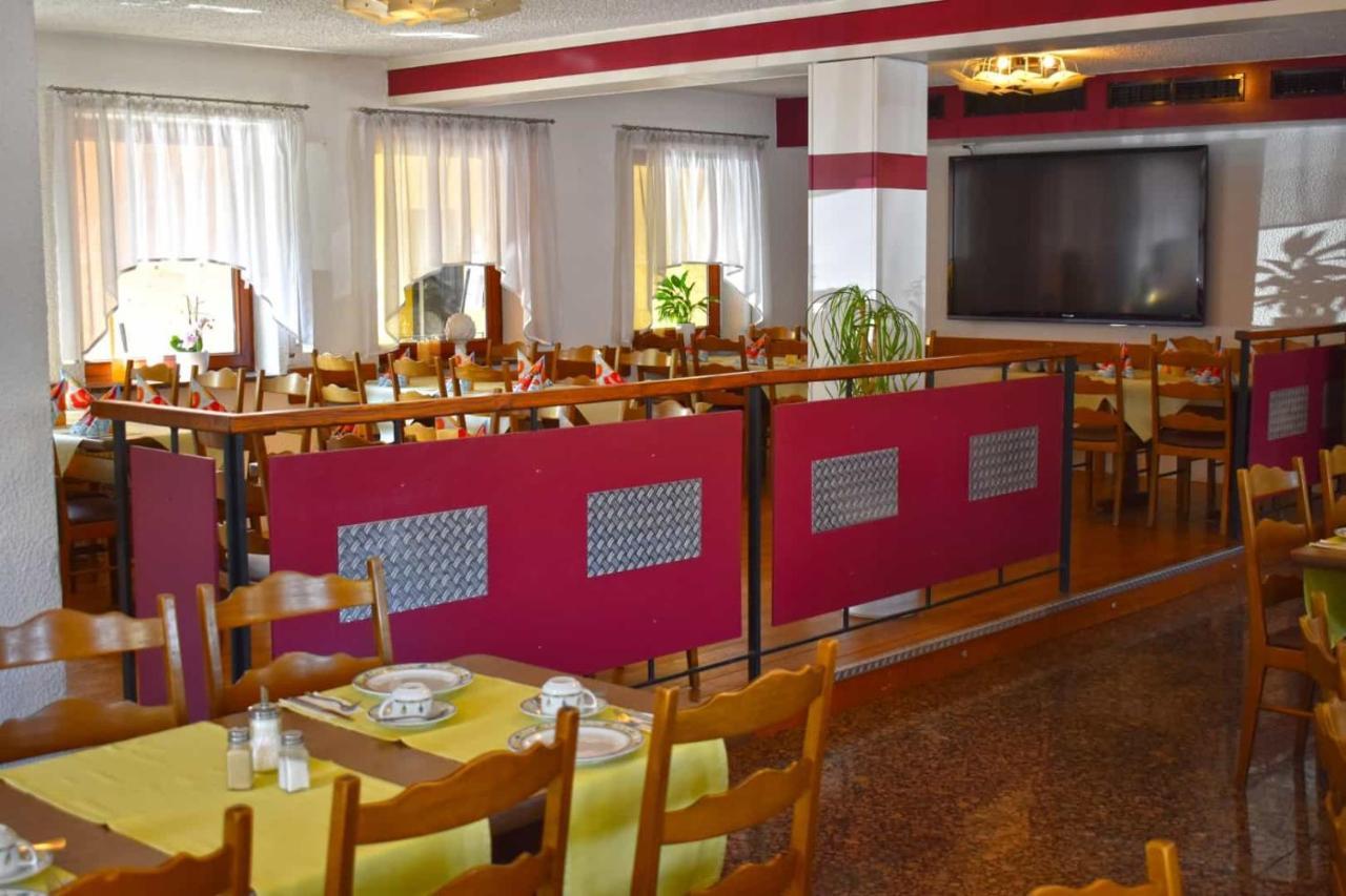 Hotel Und Restaurant Nehrener Hof Exterior foto