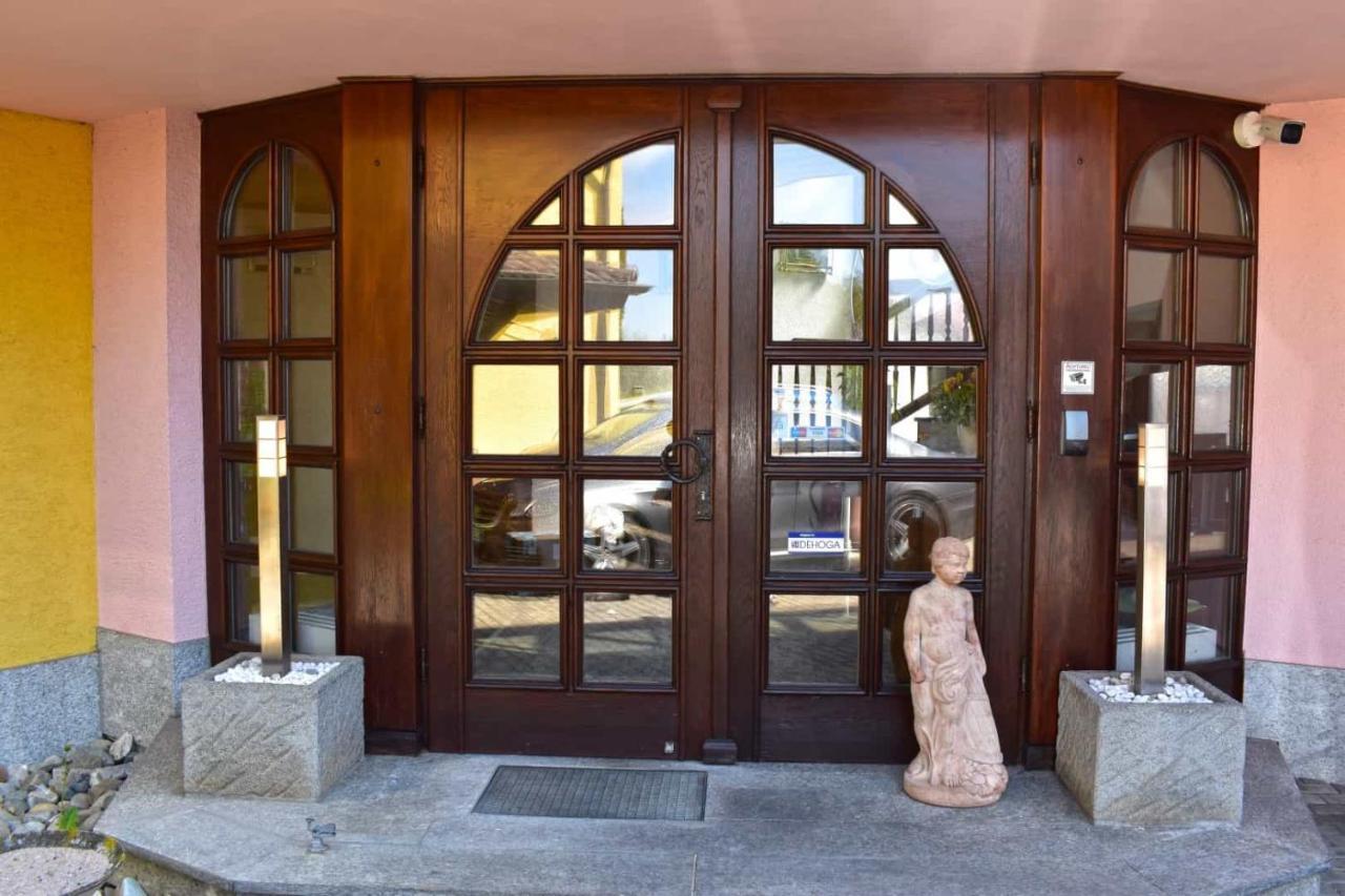 Hotel Und Restaurant Nehrener Hof Exterior foto